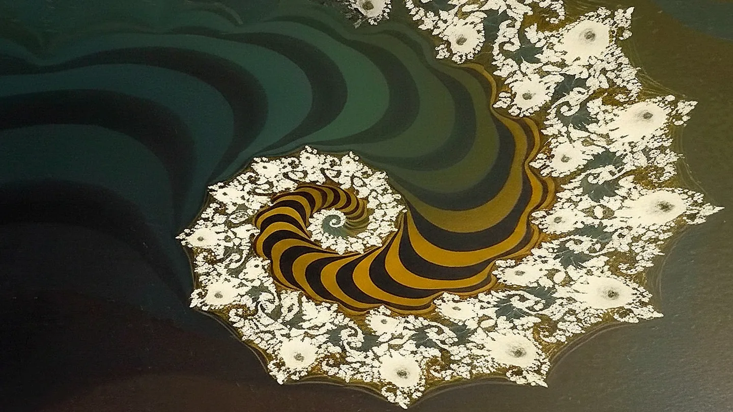 fractal [liquid geometry] by Lisi Prada