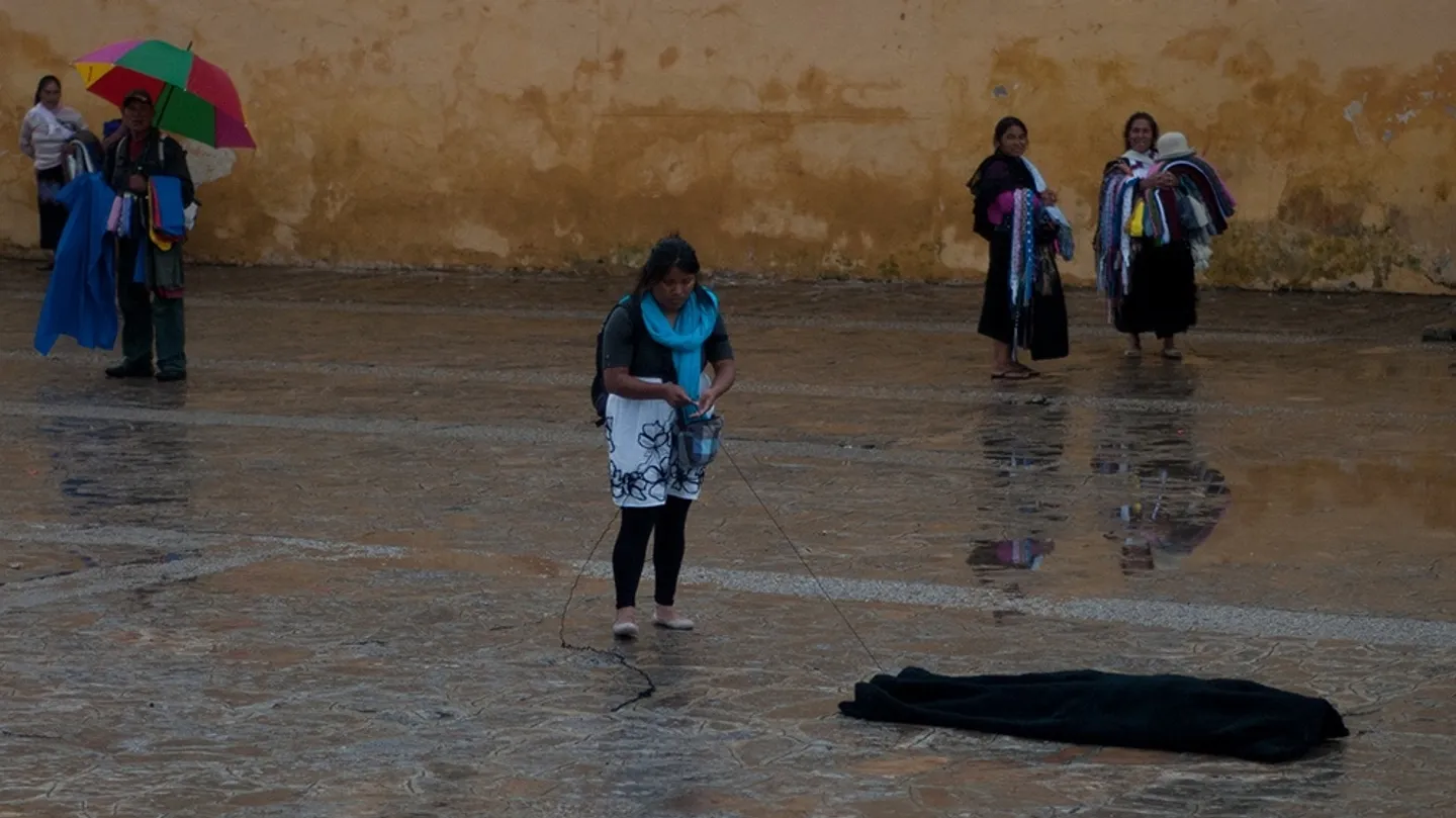 Hilo de Tiempo by Regina José Galindo