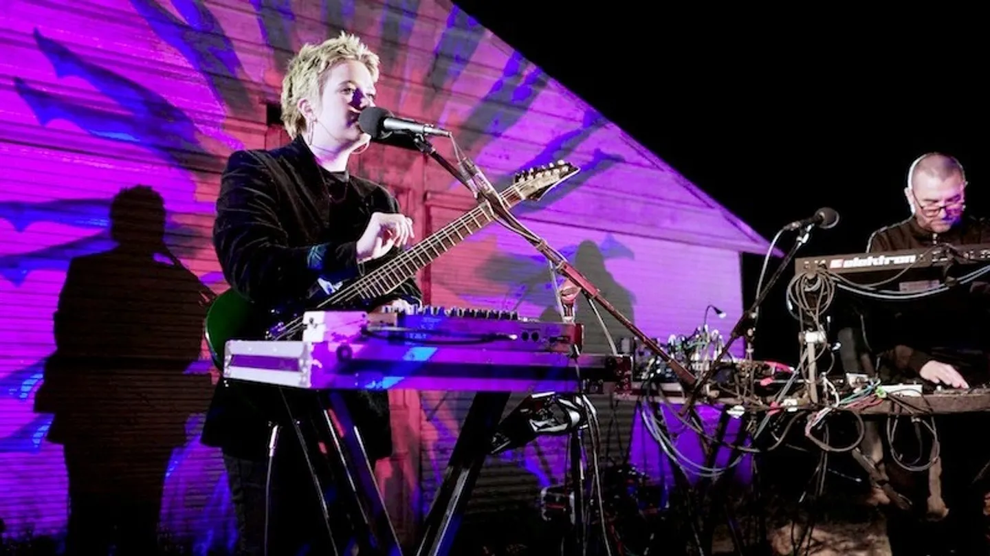 Tussen mens en meermin by Cloud Sequence